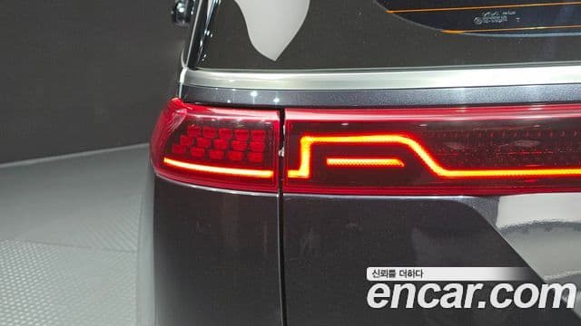 Kia Carnival 2022 — ფოტო 28/34