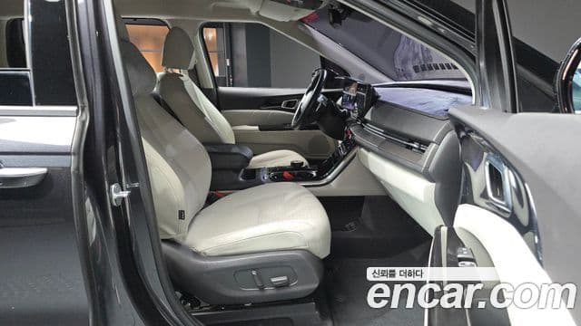 Kia Carnival 2022 — ფოტო 32/34