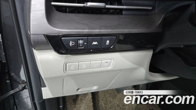 Kia Carnival 2022 — ფოტო 16/34