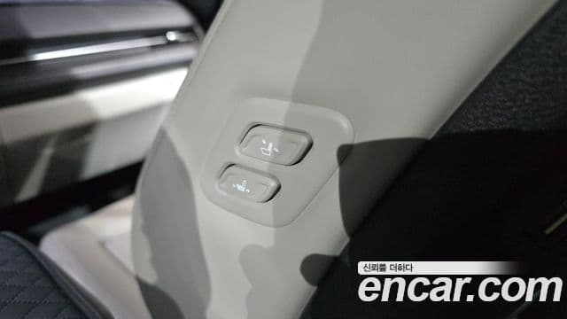 Kia Carnival 2022 — ფოტო 22/34