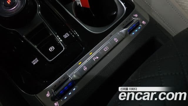 Kia Carnival 2022 — ფოტო 31/34