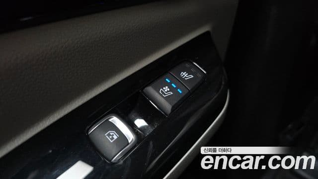 Kia Carnival 2022 — ფოტო 27/34