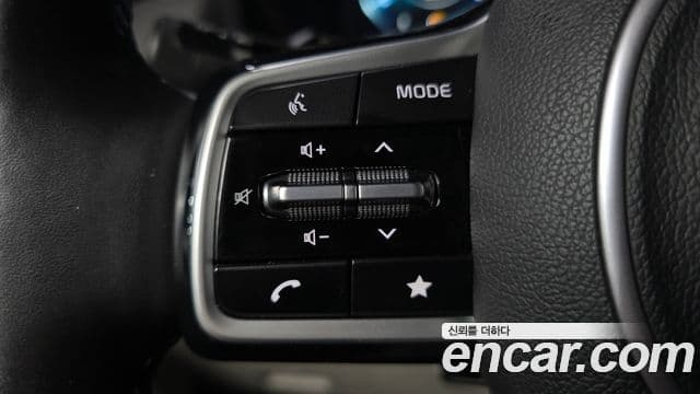 Kia Carnival 2022 — ფოტო 17/34