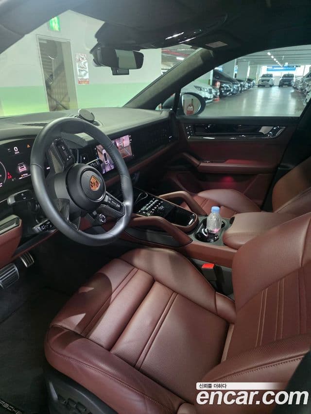 Porsche Cayenne 2025 — ფოტო 7/15
