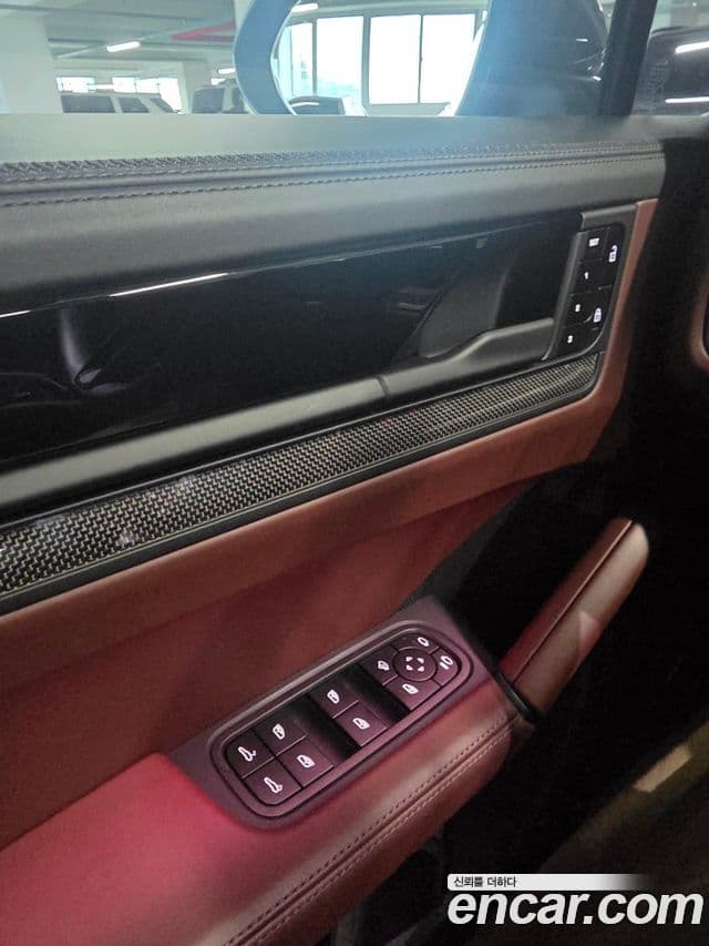 Porsche Cayenne 2025 — ფოტო 12/15