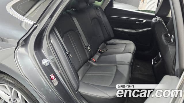 Hyundai Sonata Hybrid 2022 — Photo 16/30