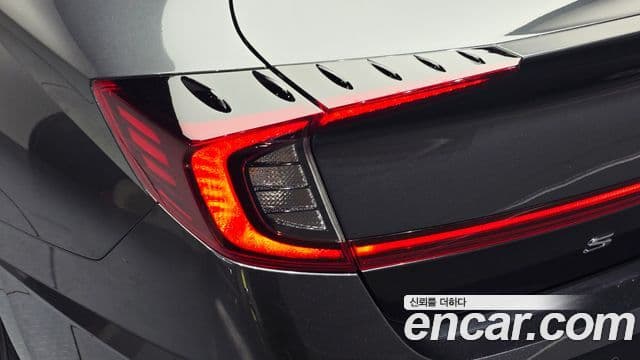 Hyundai Sonata Hybrid 2022 — Photo 24/30