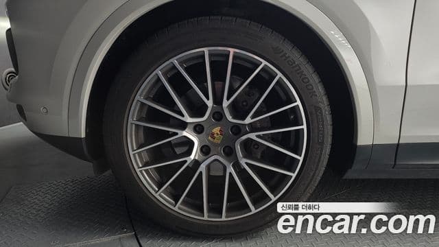 Porsche Cayenne 2021 — Photo 14/20