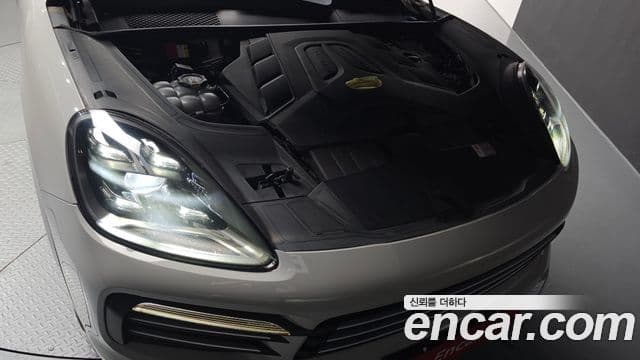 Porsche Cayenne 2021 — Photo 2/20