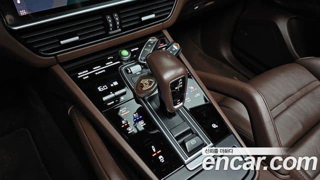 Porsche Cayenne 2021 — Photo 19/20