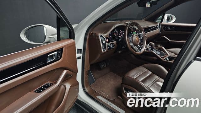 Porsche Cayenne 2021 — Photo 12/20