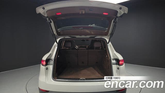 Porsche Cayenne 2021 — Photo 13/20