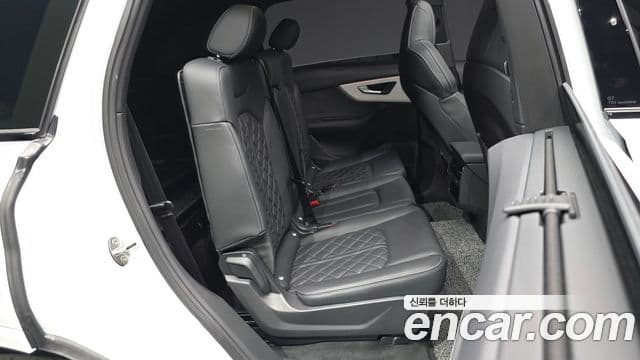 Audi Q7 2025 — ფოტო 16/20