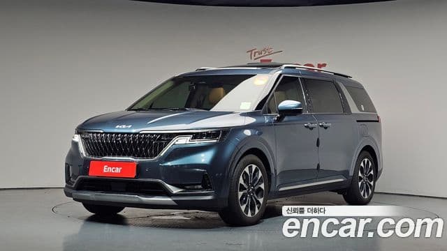 Kia Carnival 2023 — Фото 1/20