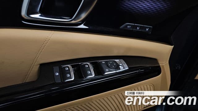 Kia Carnival 2023 — Фото 17/20