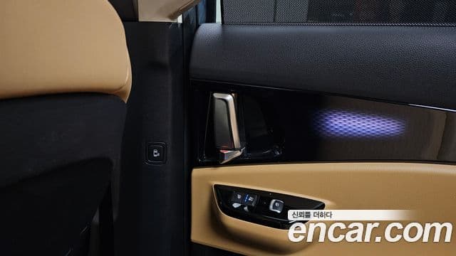 Kia Carnival 2023 — Фото 19/20