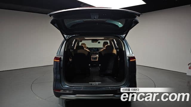 Kia Carnival 2023 — Фото 20/20