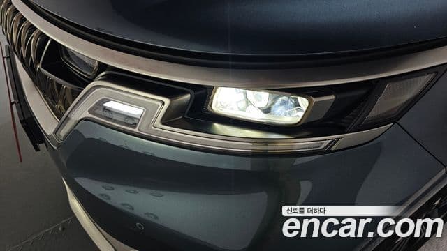 Kia Carnival 2023 — Photo 21/36