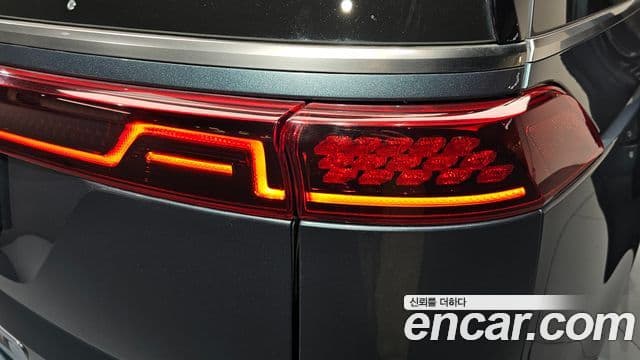Kia Carnival 2023 — Photo 6/36