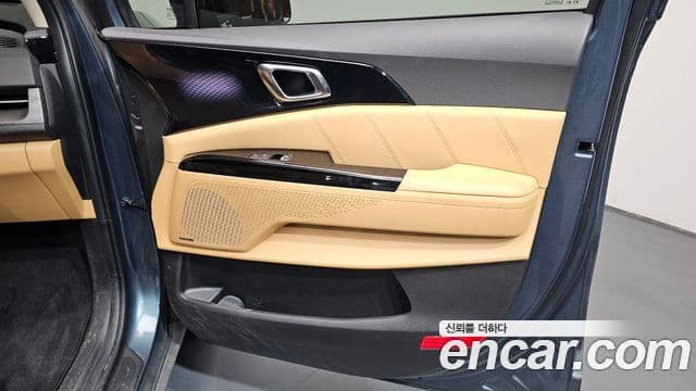 Kia Carnival 2023 — Photo 7/36