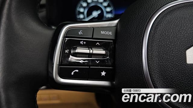 Kia Carnival 2023 — Photo 19/36