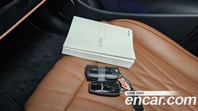 Genesis GV70 2023 — ფოტო 17/38