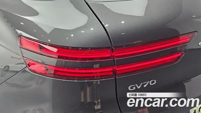 Genesis GV70 2023 — ფოტო 13/38