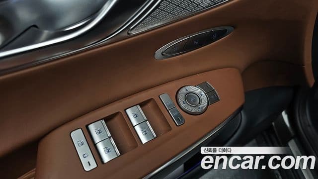 Genesis GV70 2023 — ფოტო 20/38