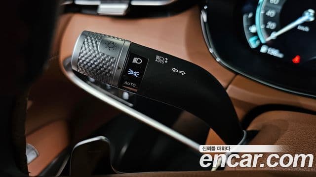 Genesis GV70 2023 — ფოტო 25/38
