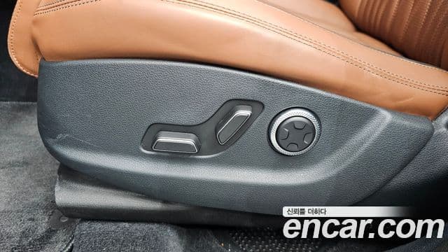 Genesis GV70 2023 — ფოტო 22/38