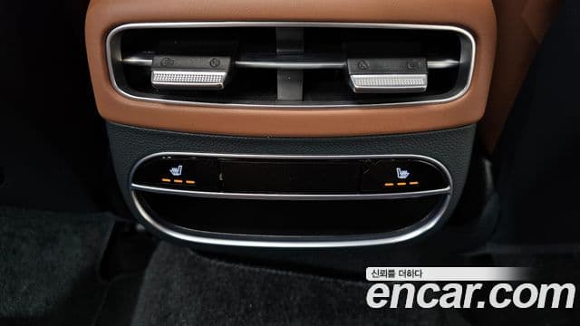 Genesis GV70 2023 — ფოტო 29/38
