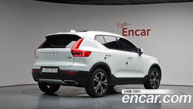 Volvo XC40 2020 — Фото 2/20