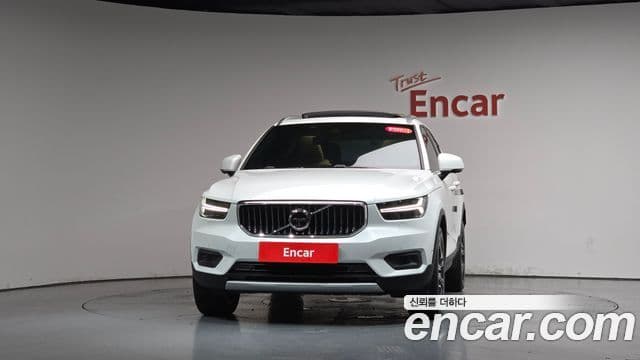Volvo XC40 2020 — Фото 3/20