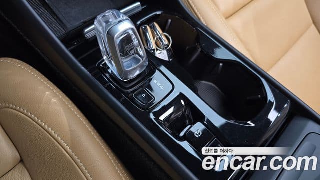 Volvo XC40 2020 — Фото 9/20