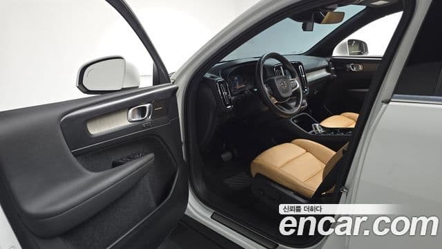 Volvo XC40 2020 — Фото 10/20