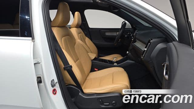 Volvo XC40 2020 — Фото 11/20