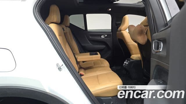 Volvo XC40 2020 — Фото 12/20