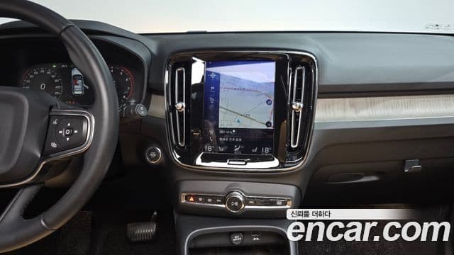 Volvo XC40 2020 — Фото 13/20