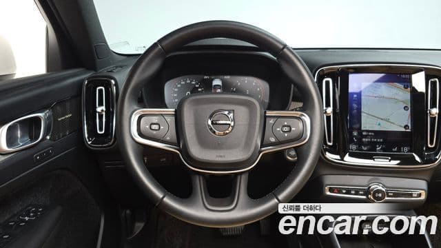 Volvo XC40 2020 — Фото 14/20