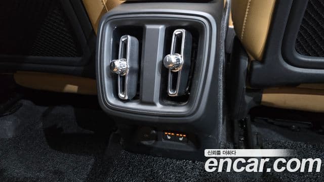 Volvo XC40 2020 — Фото 19/20