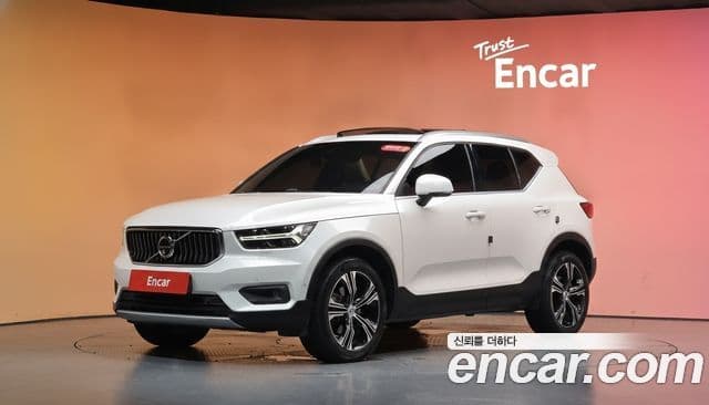 Volvo XC40 2020 — Фото 1/20