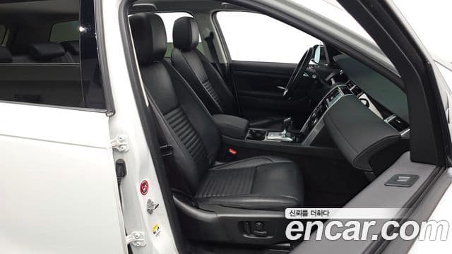 Land Rover Discovery Sport 2020 — Photo 16/30