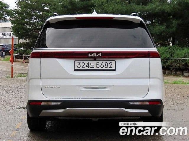 Kia Carnival 2022 — ფოტო 15/20