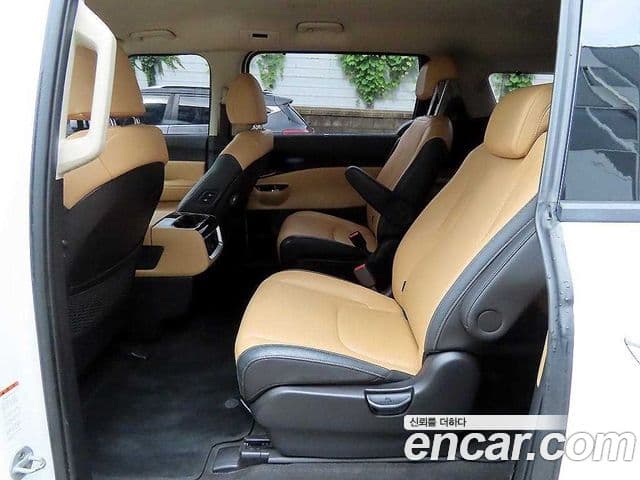 Kia Carnival 2022 — ფოტო 20/20
