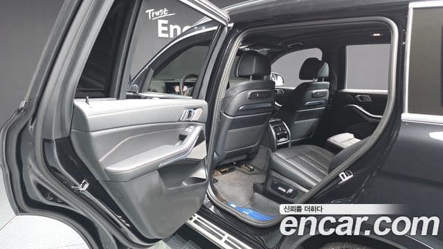 BMW X7 2025 — Photo 17/34