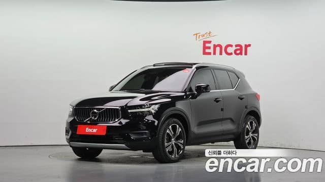Volvo XC40 2020 — Фото 1/20