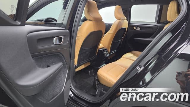 Volvo XC40 2020 — Фото 12/20