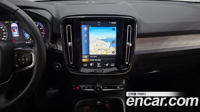 Volvo XC40 2020 — Фото 13/20