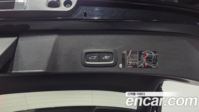 Volvo XC40 2020 — Фото 18/20