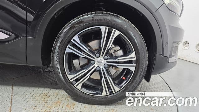 Volvo XC40 2020 — ფოტო 9/36